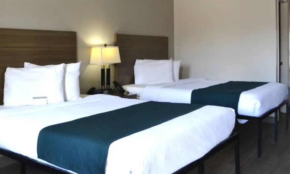 Lookout Valley Neighborhood Association Hotel | 2 Accommodations 1.3 Mi from Reflection Riding Arboretum | Pets Allowed