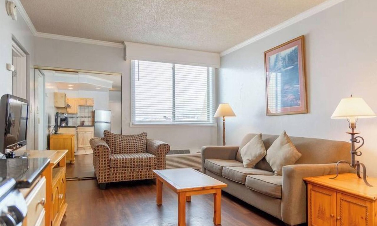 Steamboat Springs Hotel | 2 Units with Kitchen | Free Parking | Near Steamboat Springs Ski Area