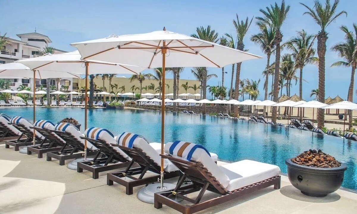 Zona Hotelera Hotel | 3 Serene 2BR Resort Suites – Tropical Landscaping & Multiple Sparkling Pools