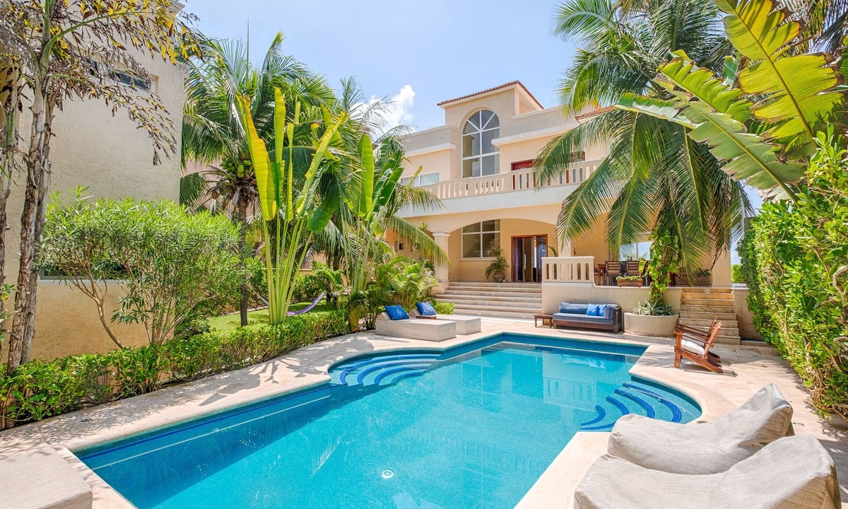 Tulsayab Villa | 5 * Luxury Beachfront Villa-Chef, Staff, Putting Green- Ask about discounts!