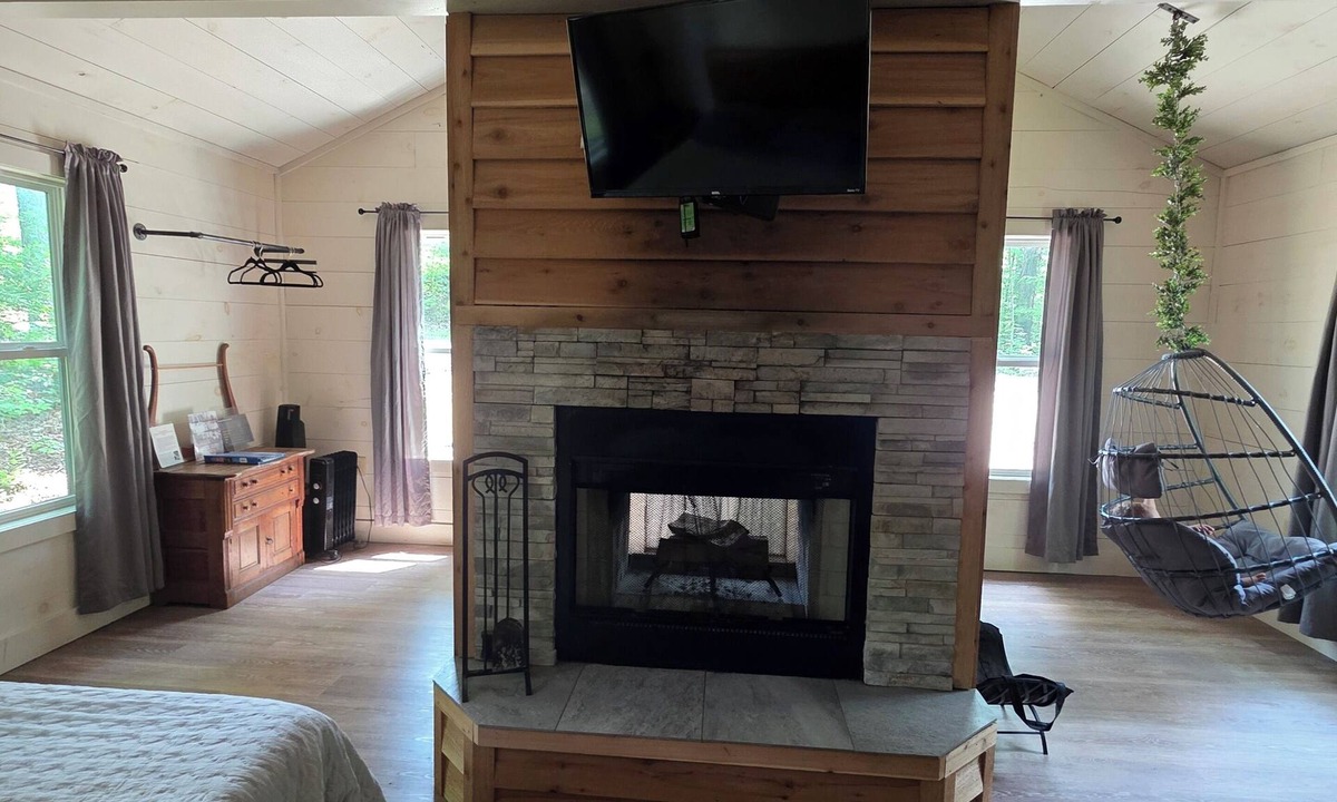 Carbon Hill Bed & Breakfast | Avenwood Cabins