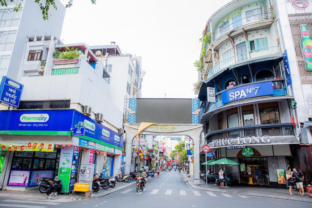 Downtown Ho Chi Minh City Hotel | Avora Cong Quynh Hostel