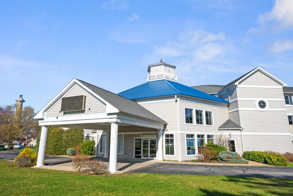 Put-in-Bay Hotel | BayShore #322