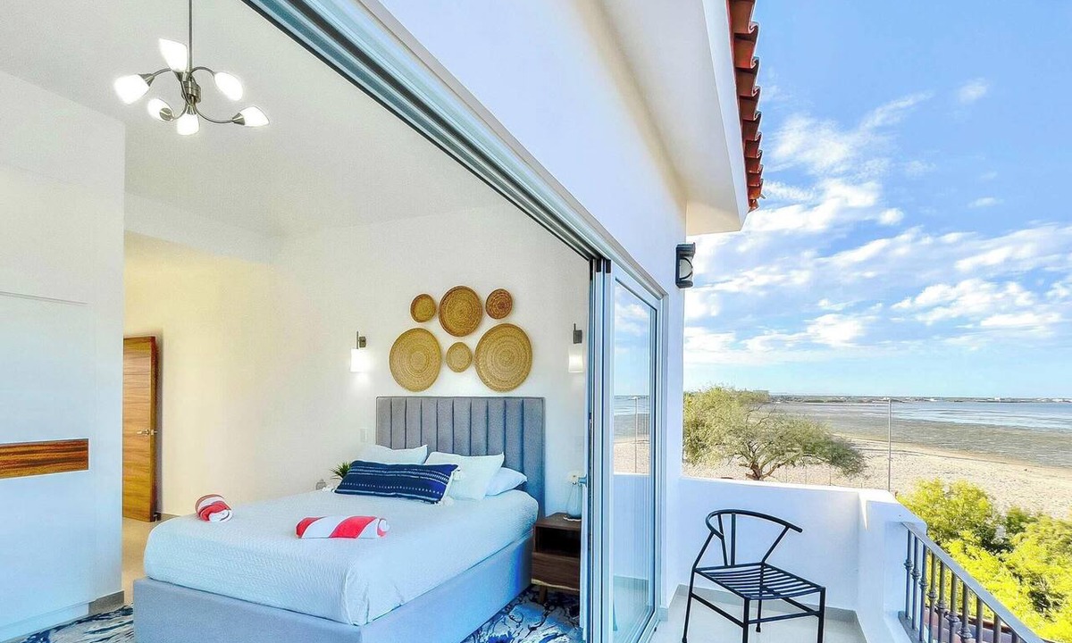 El Centenario House | Beachfront Compound, Pool, BBQ, Best for Groups