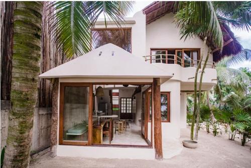Zona Hotelera House | Beachfront Tulum Villas