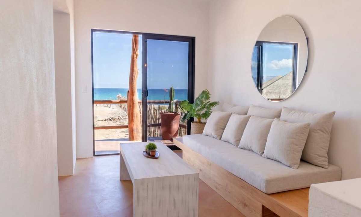 El Sargento Cabin | Beachfront Upstairs Cabin at Rasta Beach with Stunning Ocean Views, Palizada Del Mar
