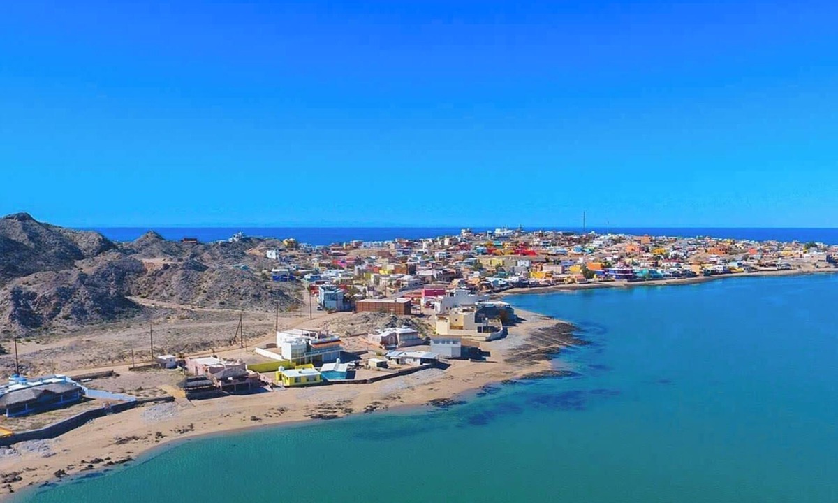 Centro Villa | Beachfront Villa Sleeps 10 in Cholla Bay
