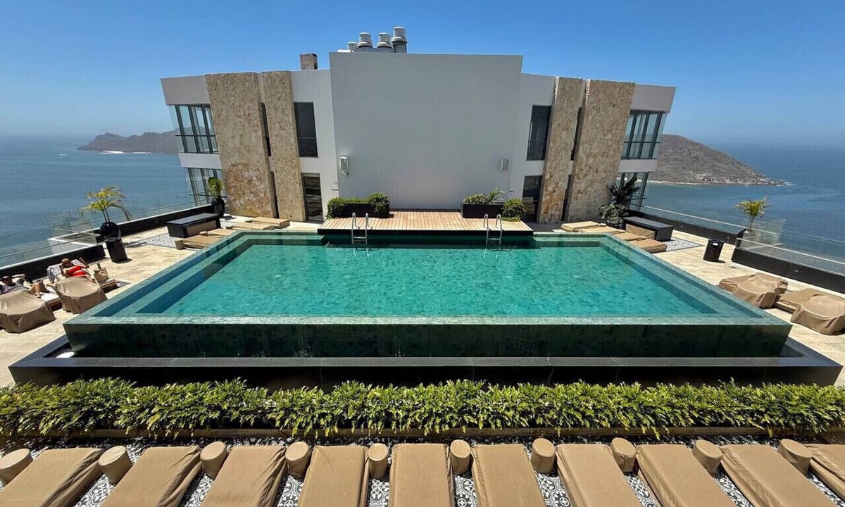 Zona Dorada Apartment | Beachfront, with beautiful ocean views