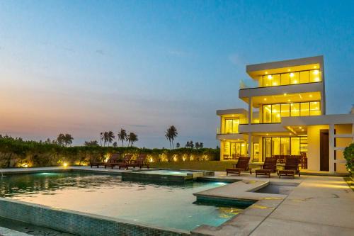 Acapulco House | Casa La Terca, 9BR Beachfront Estate with Private Pool, Ocean View & Beach Access