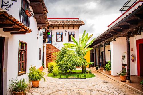 Del Cerrillo House | Casa Tequio