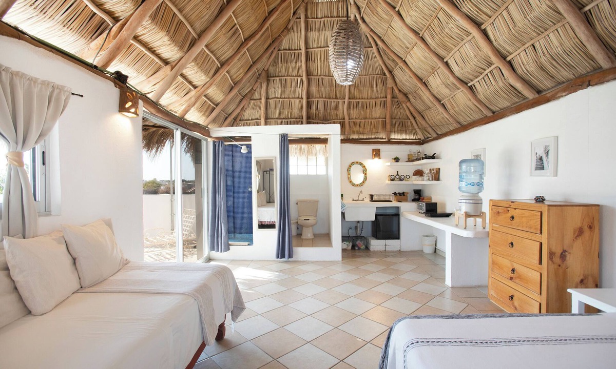 Emiliano Zapata House | Charming rooftop bungalow 1 block from the beach!