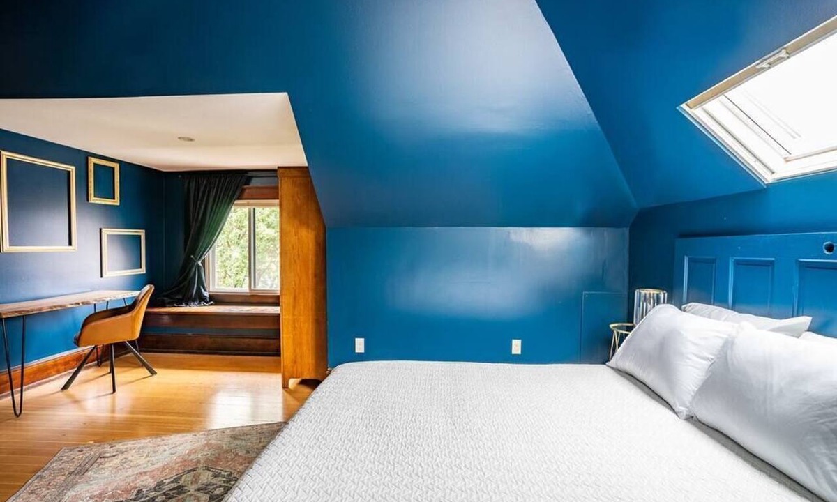 Broadway Hotel | Charming Room in Historic BnB - Rm6