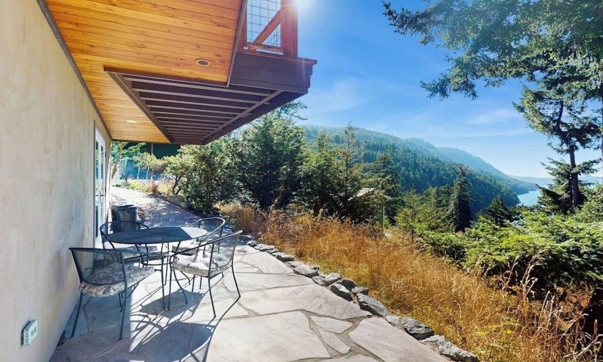 Rosario House | Cheerful Orcas Island Forest Getaway with Stunning Mountain and Sea Views