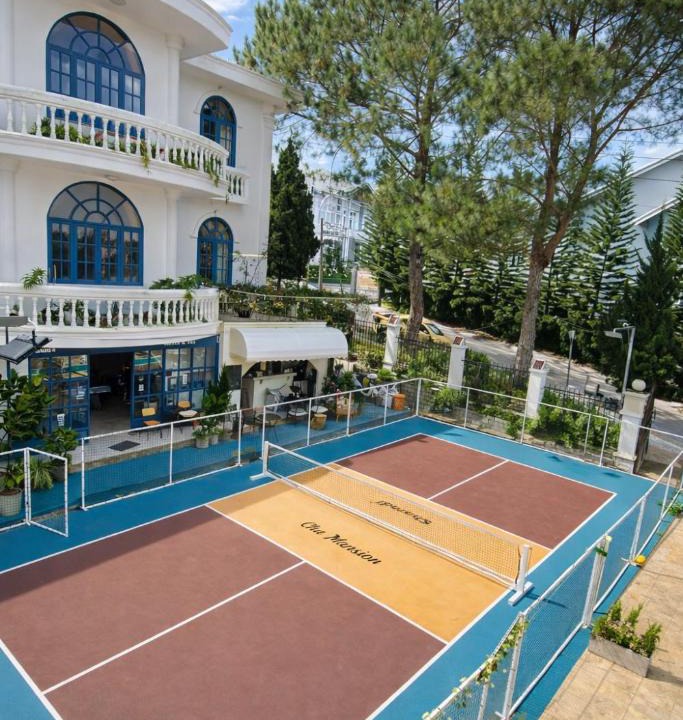 Phuong Hotel | Chu Mansion - Chill & Grill and Pickeball
