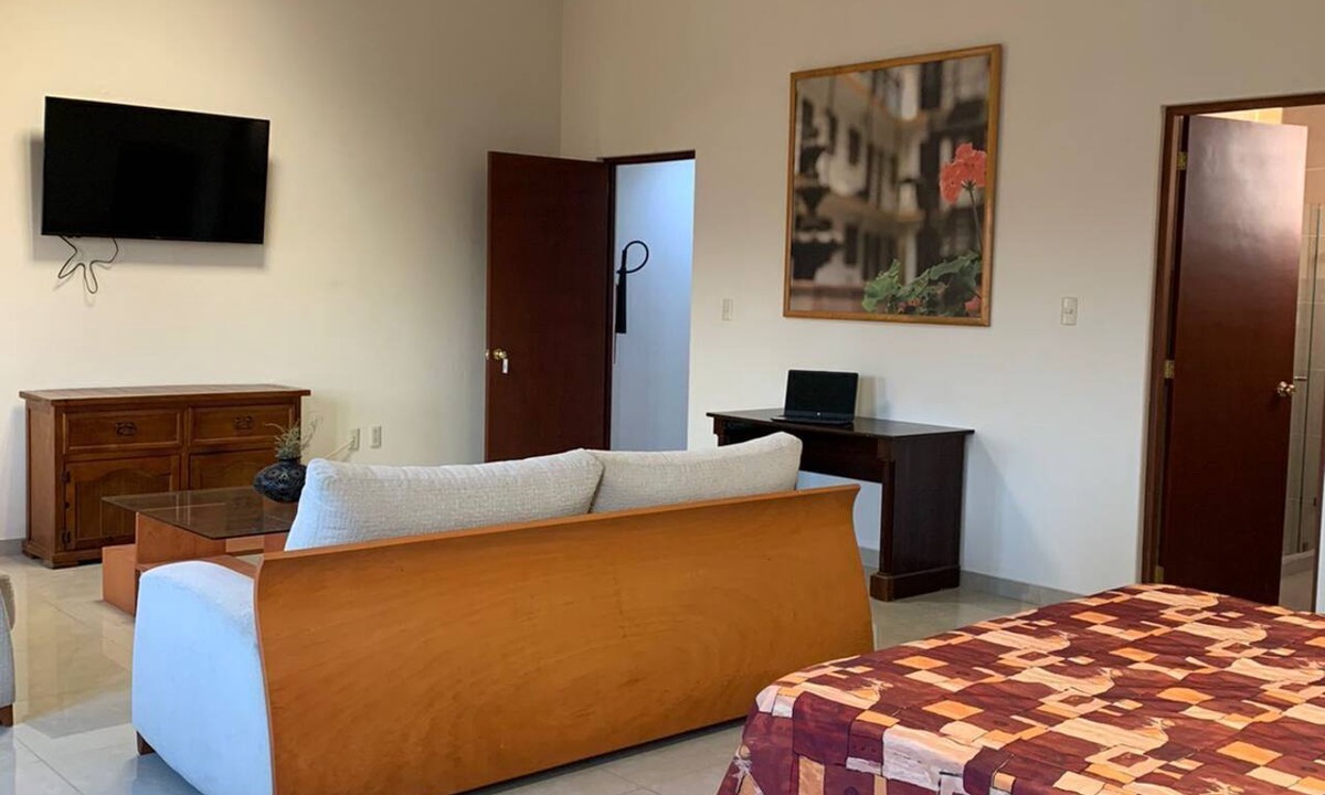 La Cruz Hotel | Cinco de Mayo Hotel