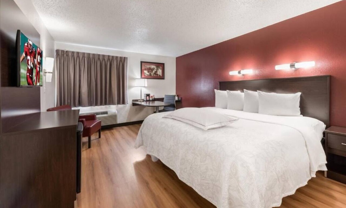 Crosswoods Hotel | Clean Renovated Space for Travelers with Free Parking Near Attractions
