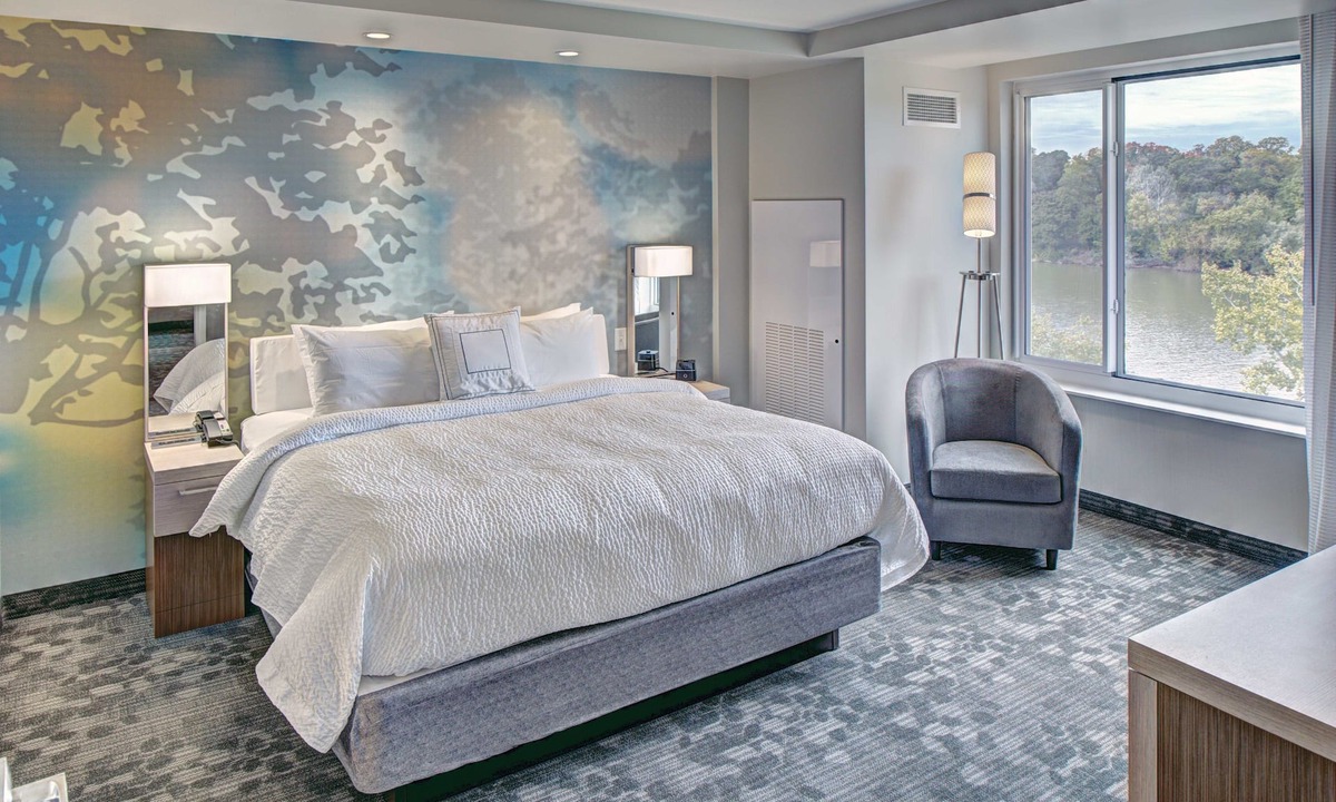 Appleton Hotel | Courtyard by Marriott Appleton Riverfront