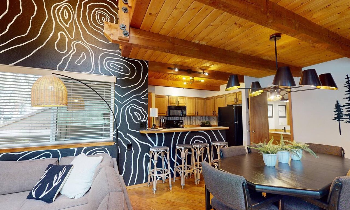 Tennis Village Condo | Cozy Sunriver Condo with Access to Exclusive Golf