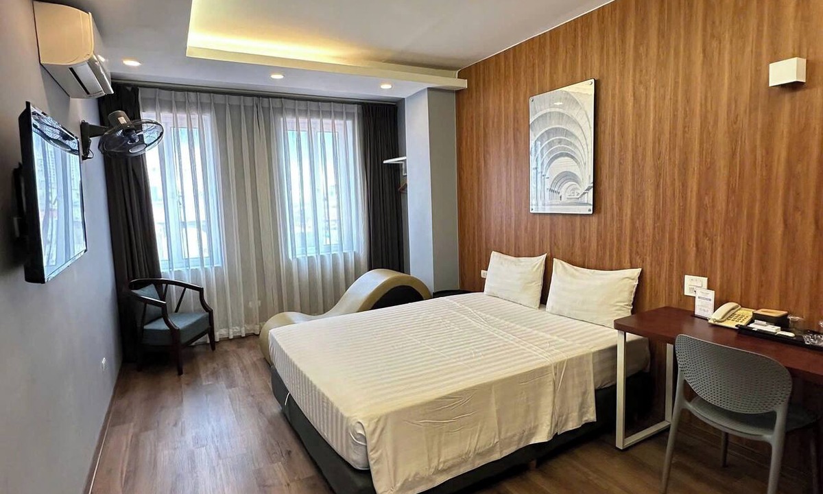 Hoang Mai Hotel | Crown Luxury Hotel