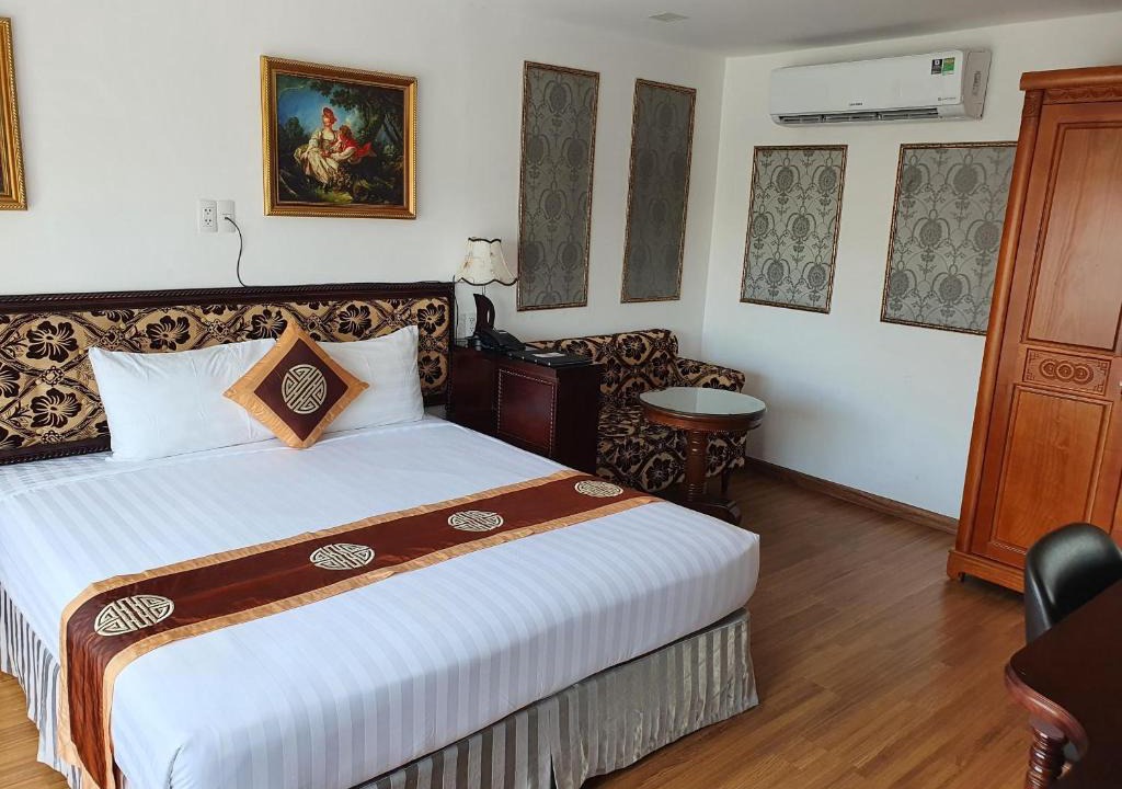 Tan Qui Dong Apartment | Dancentre Luxury Apartment Near SECC formerly Emerald Hotel & Apartment