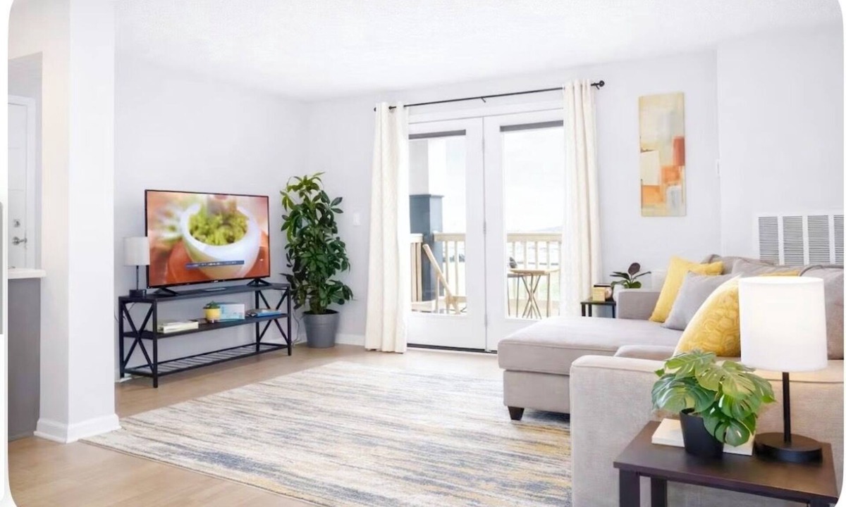 Kettering Apartment | Delightful 1 bedroom, walk out balcony. Near four major hospitals & WPAFB
