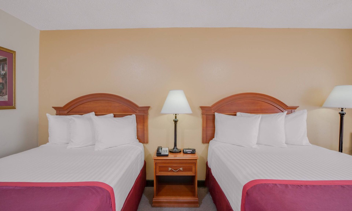Candler Hotel | Deluxe Accommodations, Mountain Views and Southern Supper!