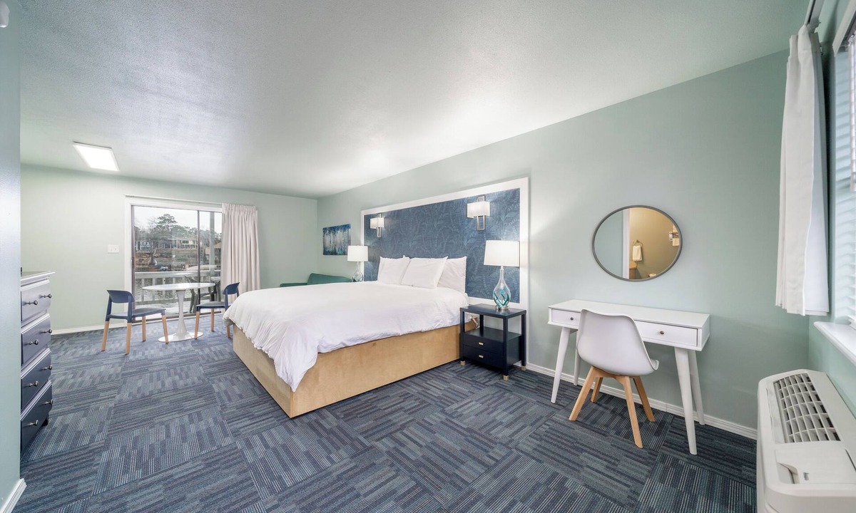 Rockwell Hotel | Deluxe Studio Suite, 1 King Bed, Lake View, Upper Floor