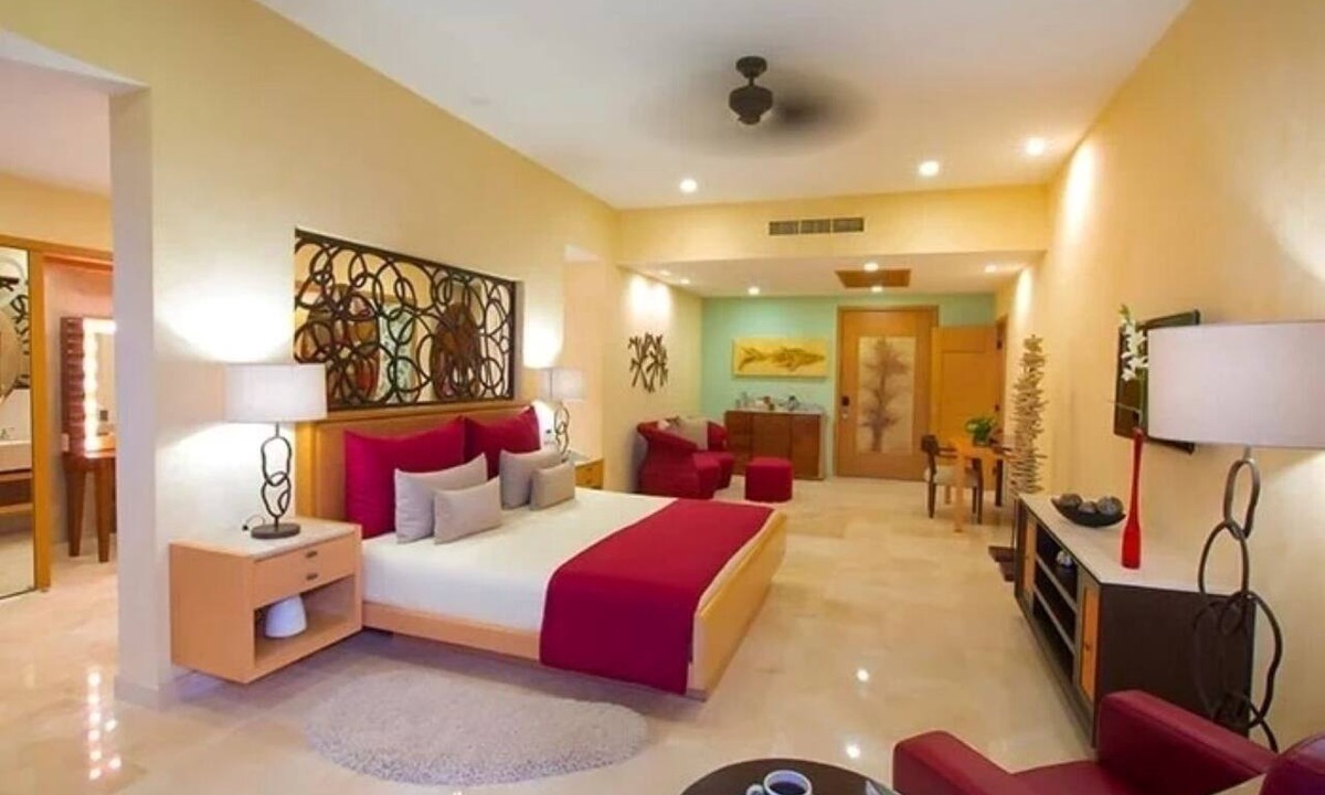 South Shore Hotel Area Resort | Designed for privacy and sophistication, this oceanfront suite has 1 king bed