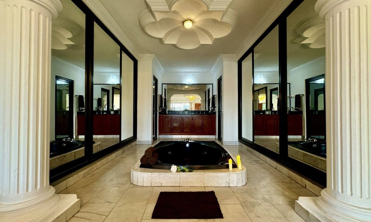Lomas de Mazatlan House | Domus Aurea