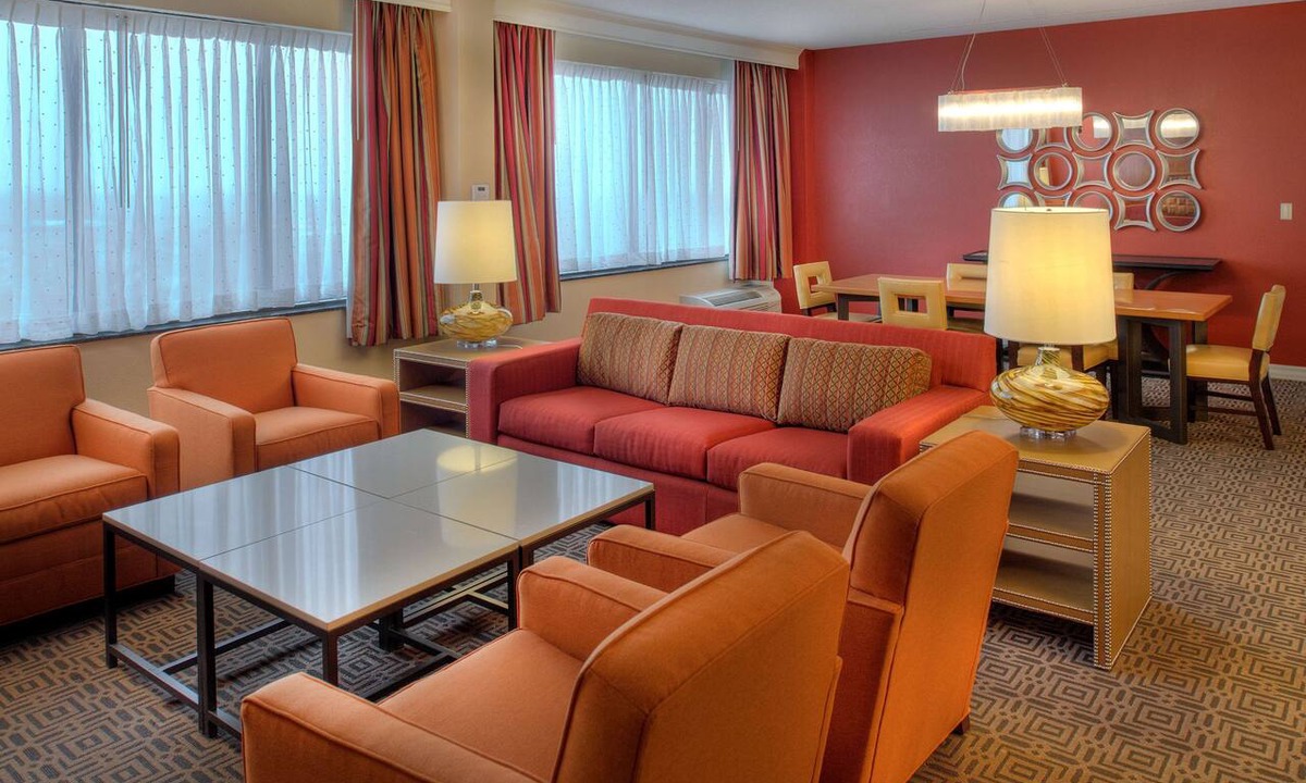 Chesterfield Hotel | DoubleTree by Hilton Hotel St. Louis - Chesterfield