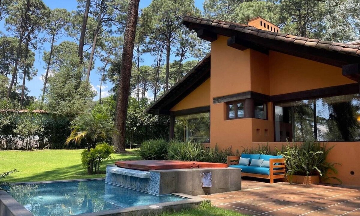 Valle de Bravo House | El Refugio: With jacuzzi and garden in Avándaro