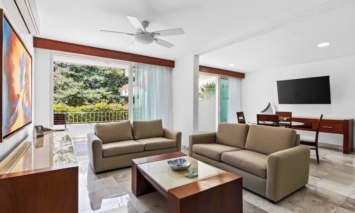 Conchas Chinas Apartment | Elegant suite with ocean-view pools, hot tub, gym, balcony & full kitchen