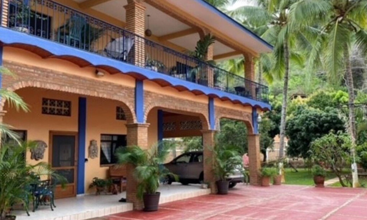 Los Ayala House | Elena's - 2BR Garden Home - Steps from the Beach