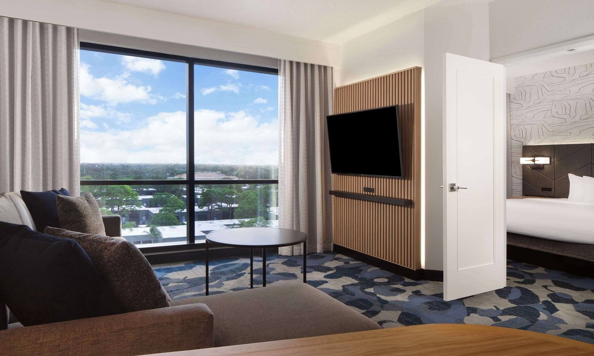 Palm Beach Gardens Hotel | Embassy Suites by Hilton Palm Beach Gardens PGA Boulevard