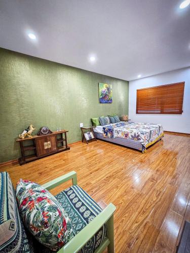 Ba Dinh Bed & Breakfast | Entire Đòng Garden House