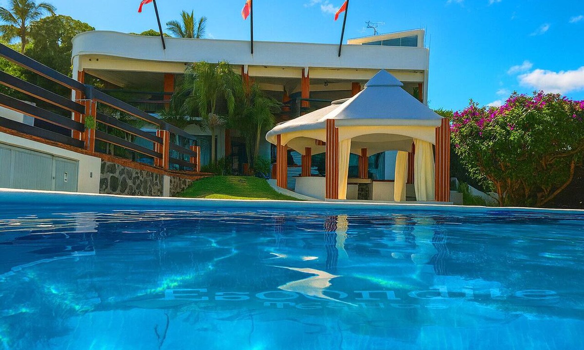 Tequesquitengo House | Escondite Teques / Alberca climatizada, diversión y espacio para grupos