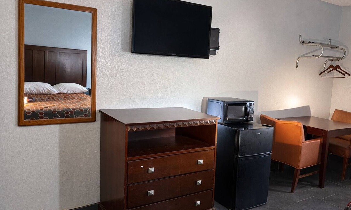 Pine Bluff Hotel | Executive Inn Pine Bluff