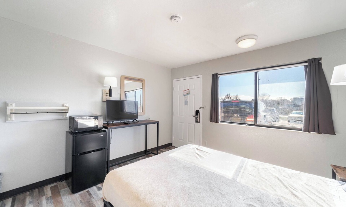 Blue Springs Hotel | Extended Stay by Welcome INN