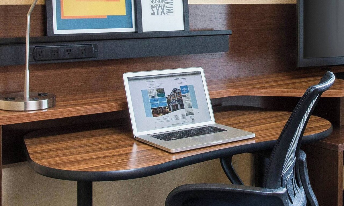 Peru Hotel | Fairfield Inn & Suites Peru