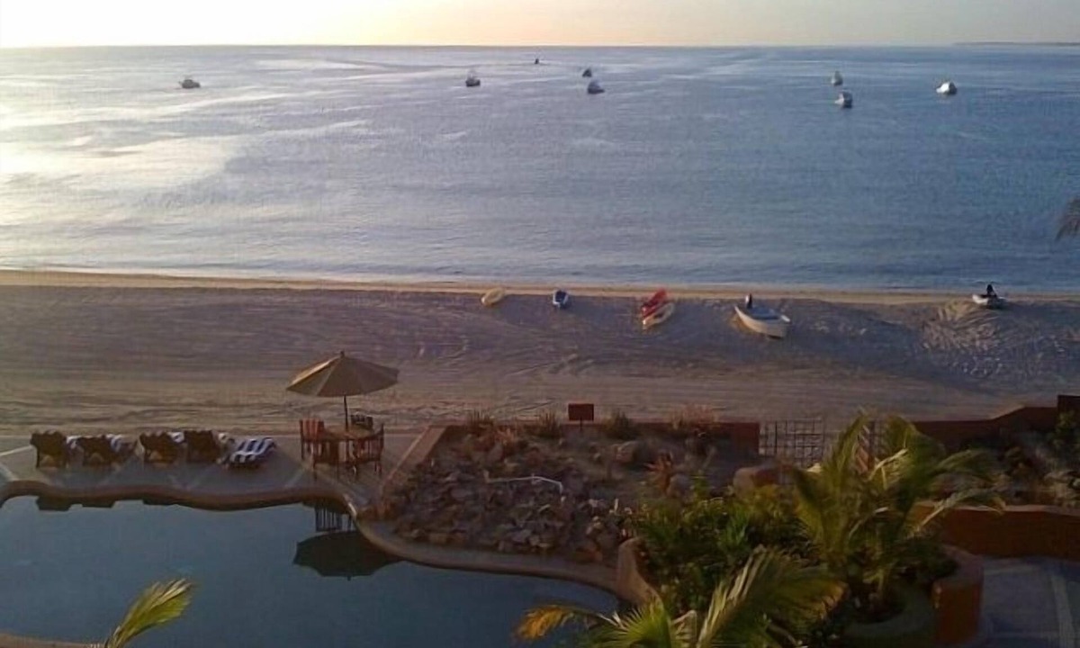 Los Barriles Condo | Family Friendly Retreat, Sea of Cortez Sunrises, Beachfront Villa, and Pool Bar!