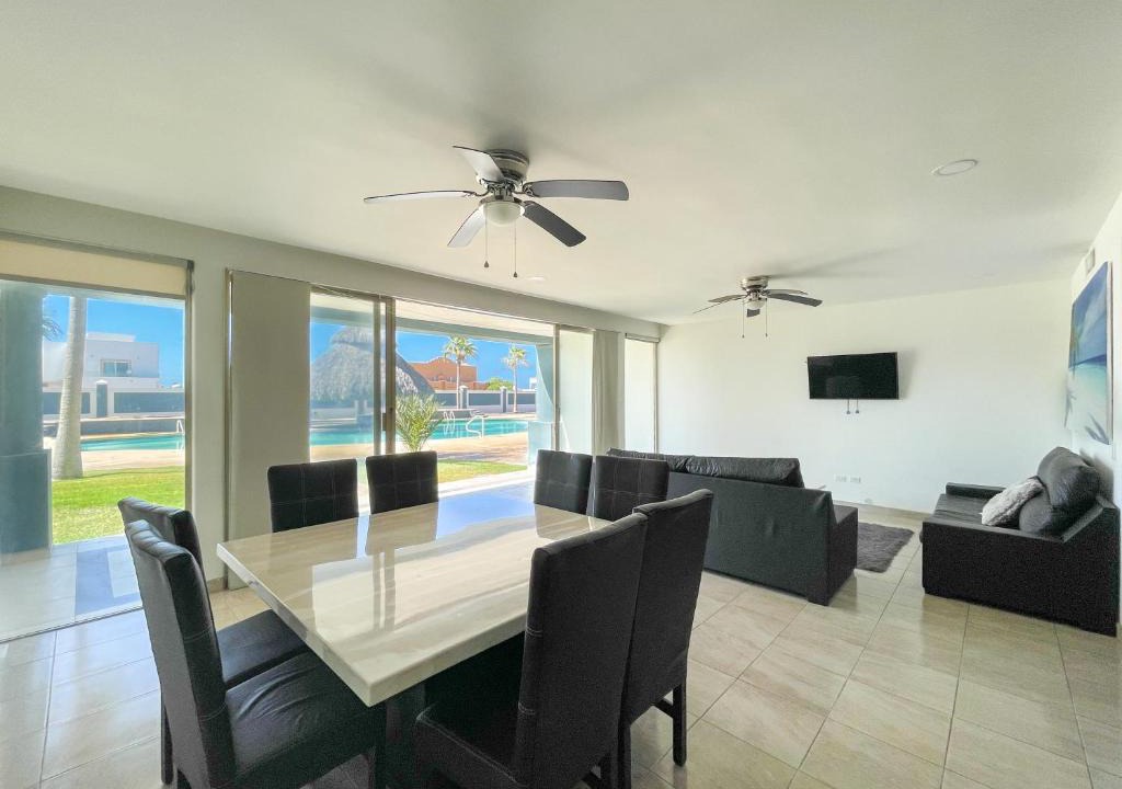 Las Conchas Apartment | Find Peace at a Modern Ground Floor Condo