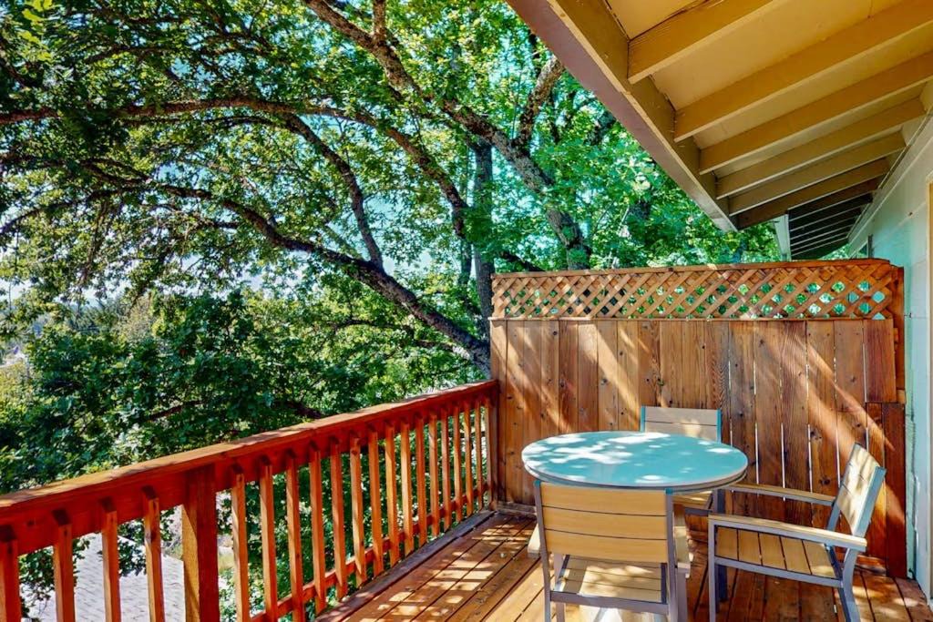 Amazon House | Full duplex with patio-deck mountain views washer&dryer dogs allowed