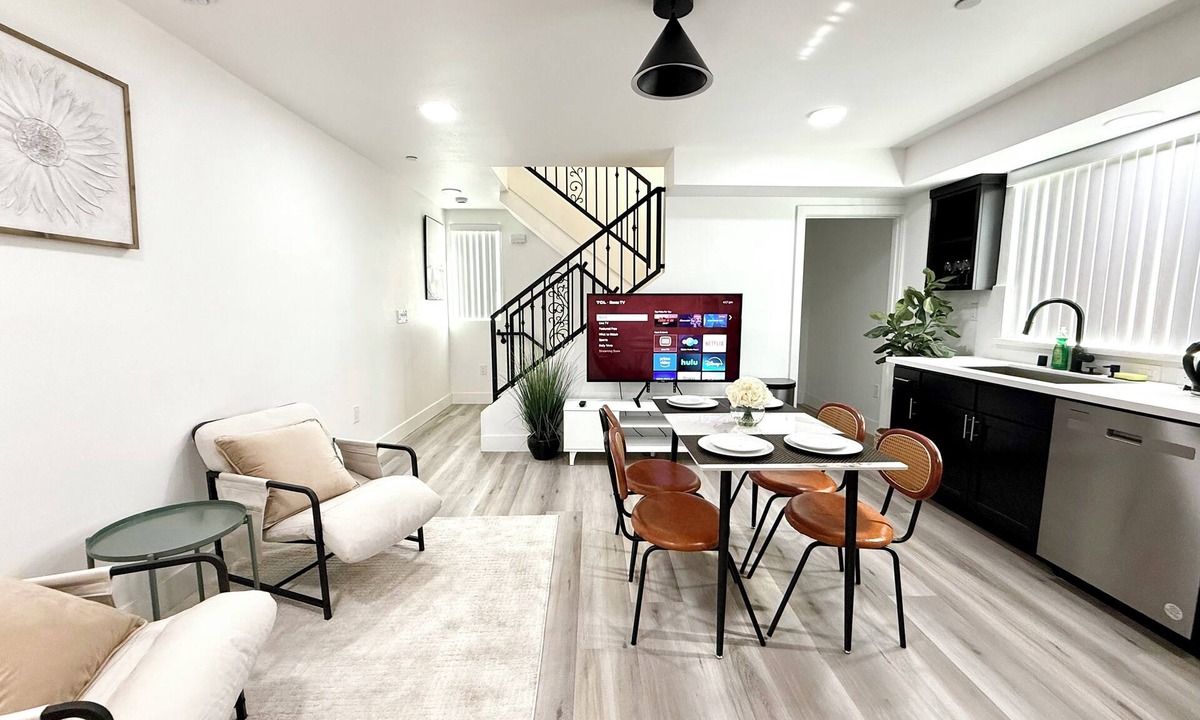 Van Nuys House | Gilmore One