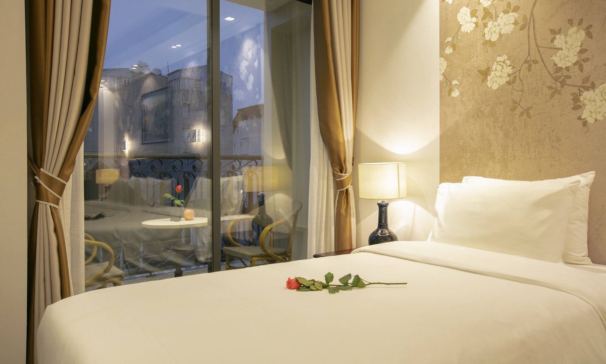 Hang Trong Hotel | Golden Legend Boutique Hotel