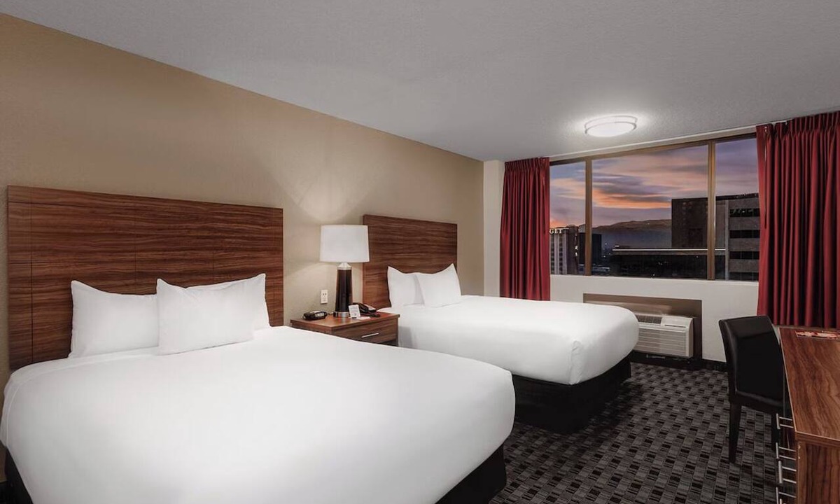 Downtown Las Vegas Hotel | Group Vacation! 2 Modern Units, Casino, Pool, FREE Parking