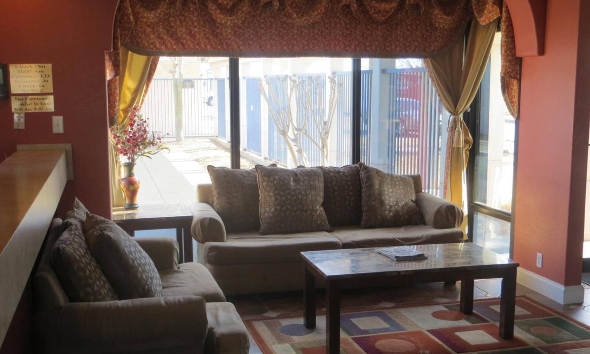 Marion Hotel | Hallmarc Inn