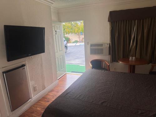 Los Cerritos Hotel | Haystack Motel