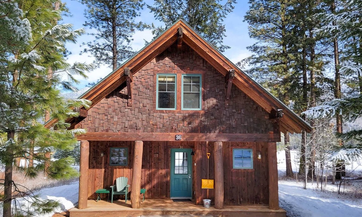 Mazama Cabin | Hiker's Hideout - Scenic Cabin Getaway near Mazama