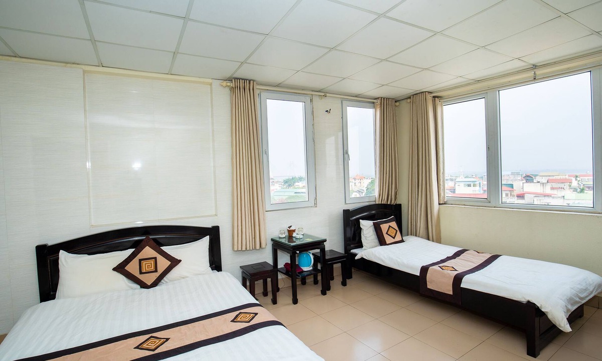 Nhat Tan Hotel | Ho Sen Xanh Hotel