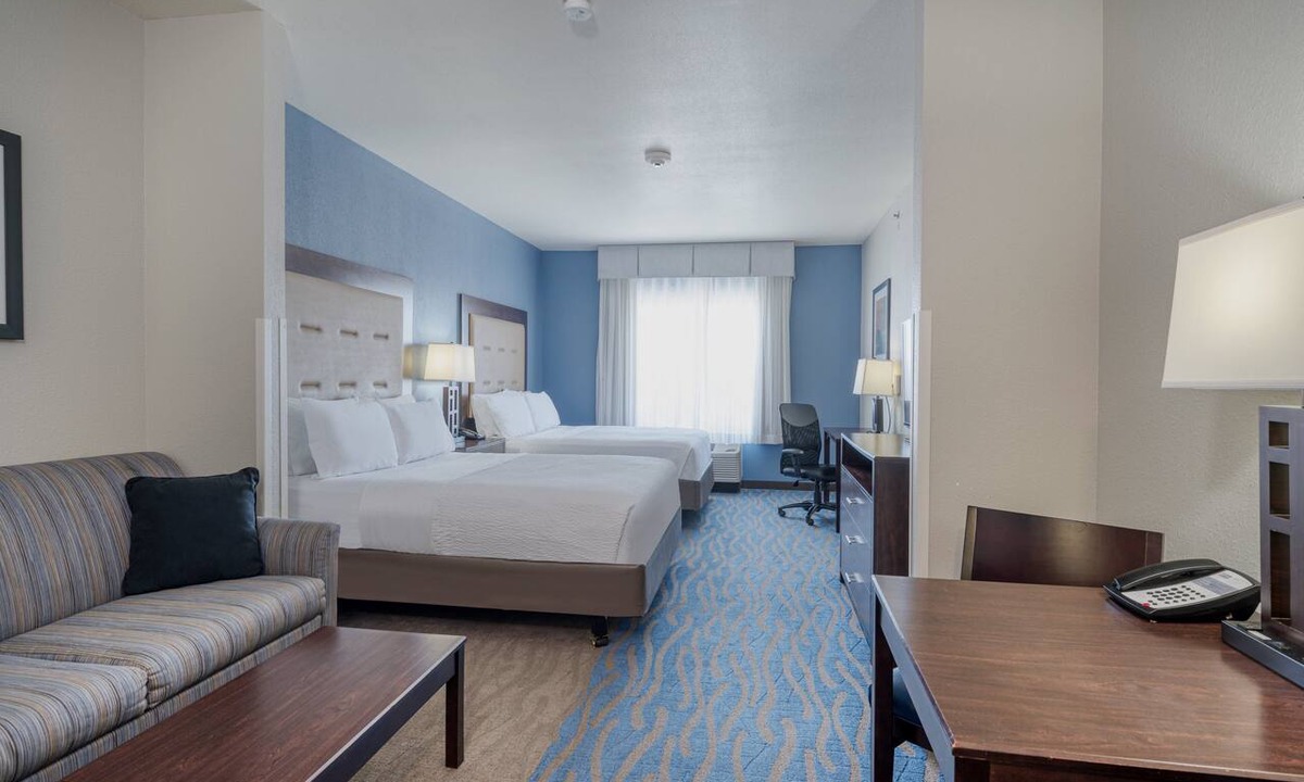 Edwardsville Hotel | Holiday Inn Express & Suites Edwardsville by IHG